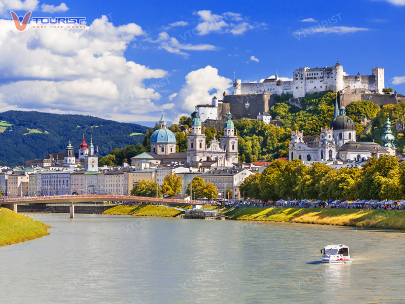 Dạo thuyền trên sông Salzach chiêm ngưỡng cảnh quan hùng vĩ của Salzburg