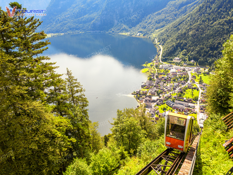 Đi xuyên lòng núi Durrnberg ngắm nhìn những mỏ “vàng trắng” nổi tiếng của Salzburg