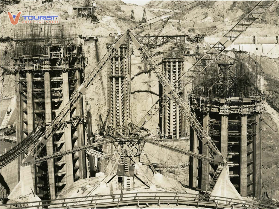 Bên trong Hoover Dam có một hệ thống thang máy bí mật