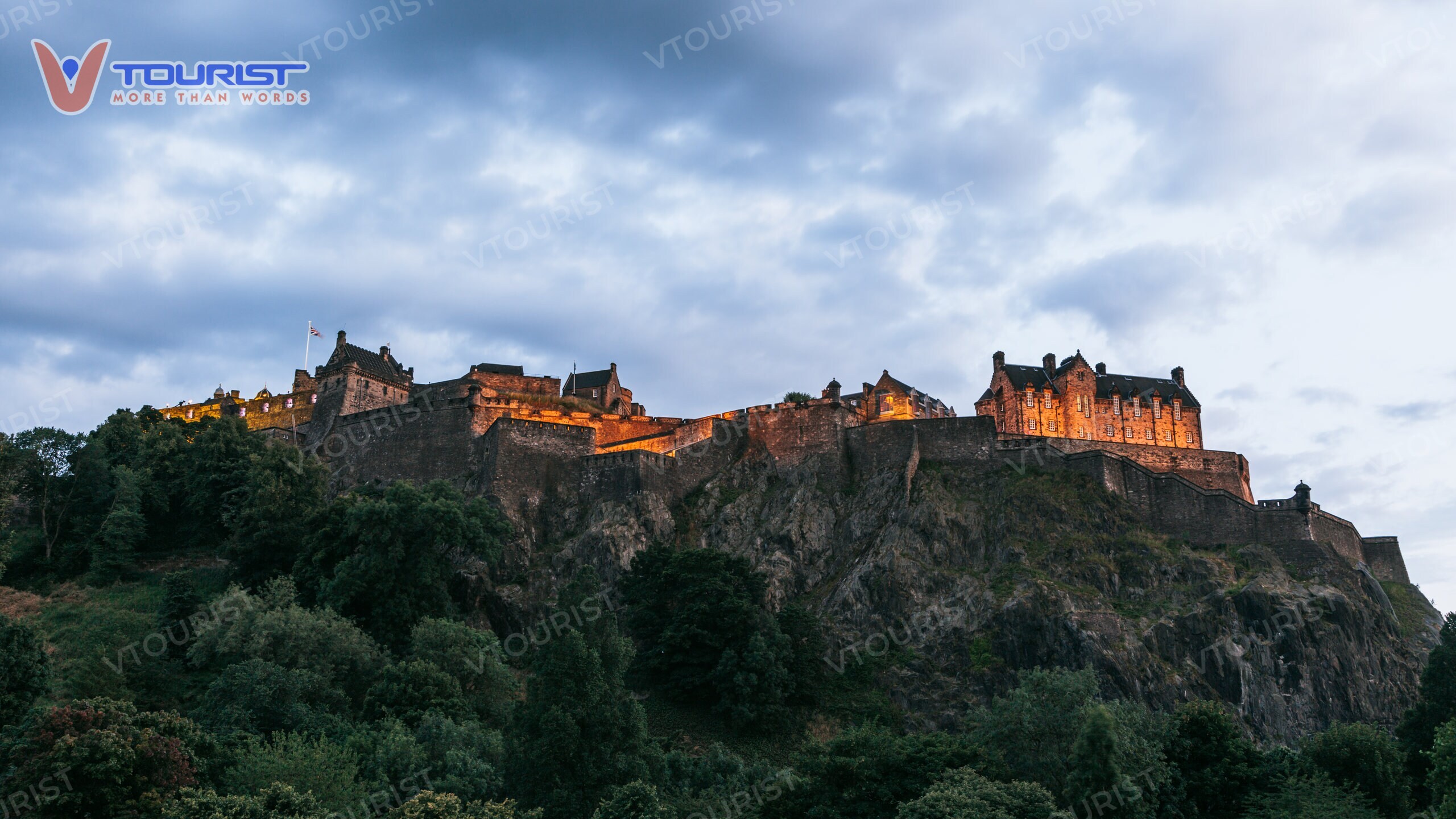 Lâu đài Edinburgh nơi ẩn chứa nhiều câu chuyện bí ẩn cùng đất Scotland