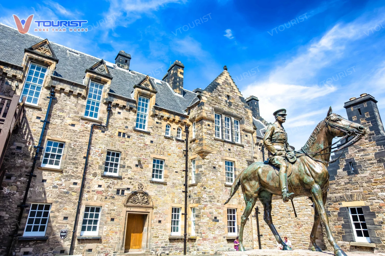 Tâm điểm có các cuộc nội chiến tranh  giành quyền lực giữa Scotland và Anh quốc