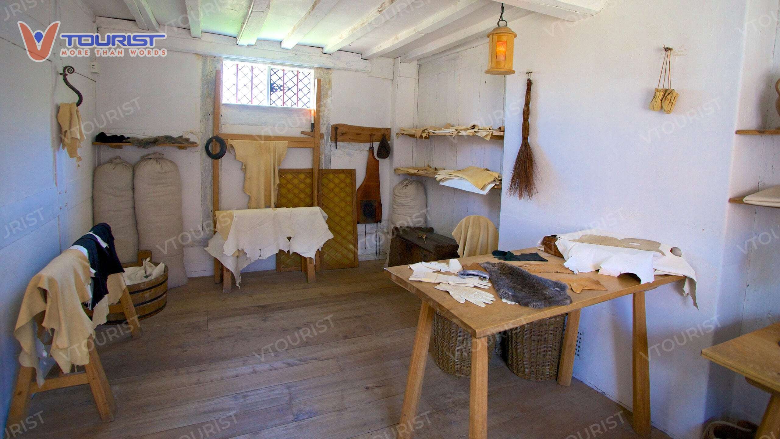 Nội thất bên trong vẫn được giữ gần như nguyên vẹn từ TK 16