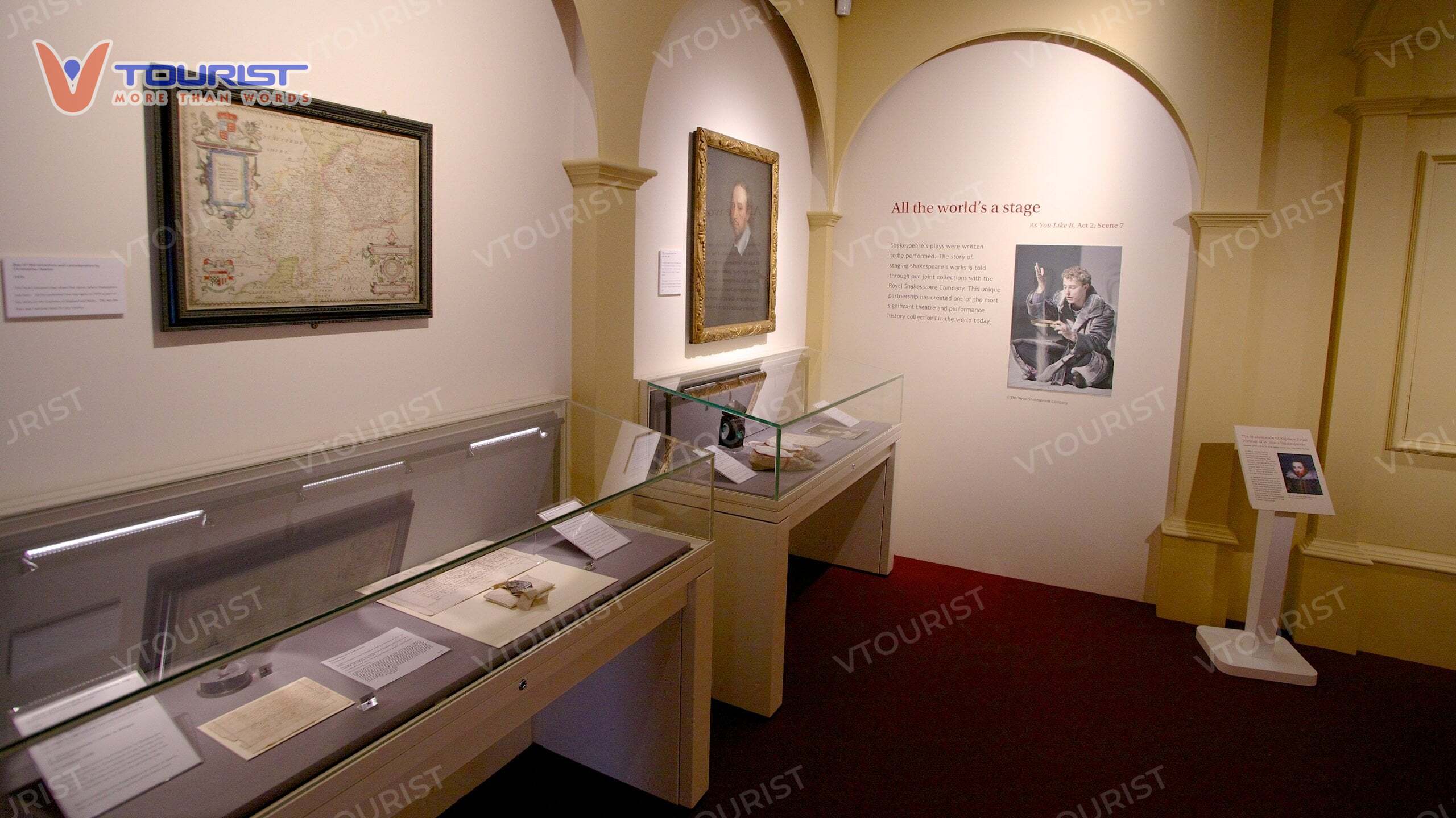 Một góc bảo tàng trưng bày những tác phẩm vĩ đại của William Shakespeare bên trong ngôi nhà của ông