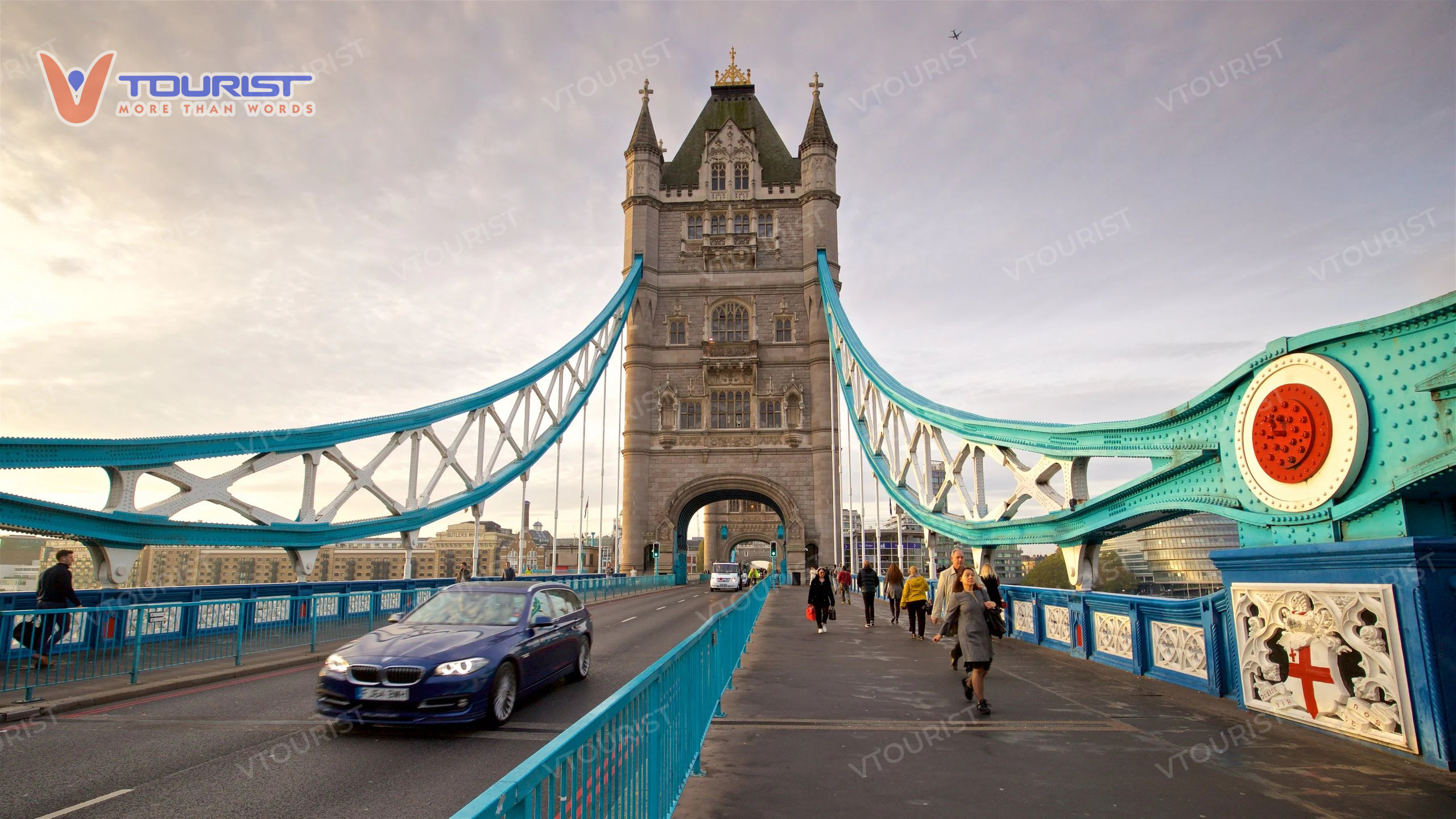 Cầu tháp London “viên ngọc” rực rỡ giữa dòng sông Thames