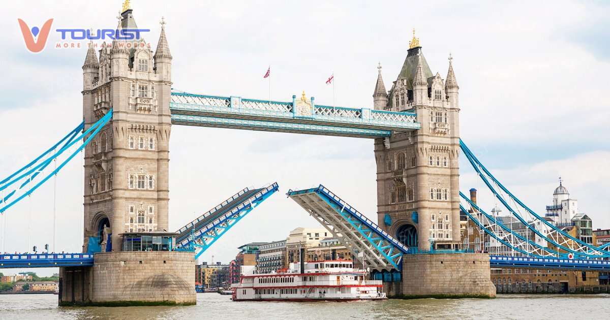 Trung bình cầu tháp London nâng nhịp cầu 800 - 900 lần mỗi năm