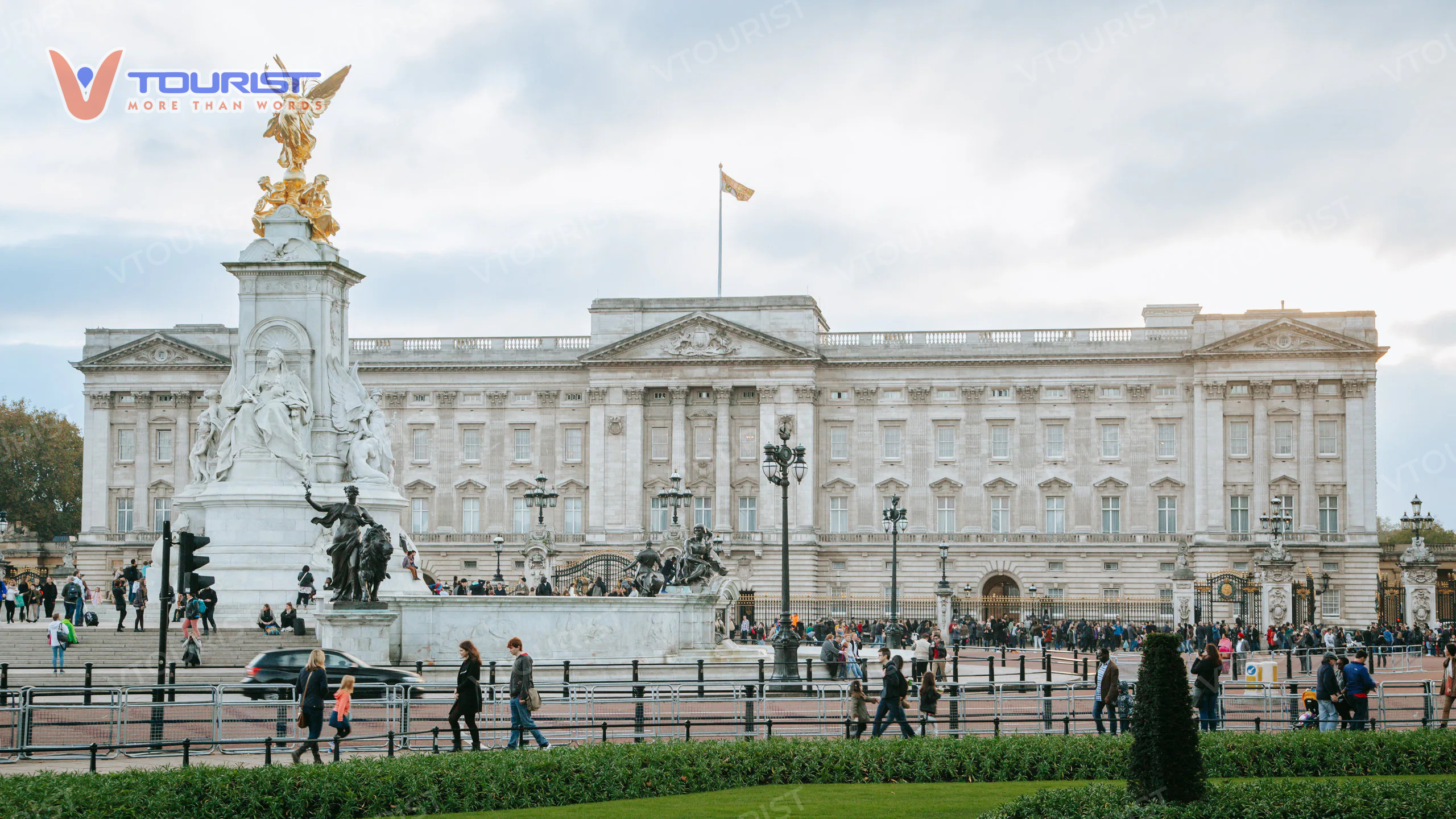 Vẻ đẹp lộng lẫy của cung điện Buckingham