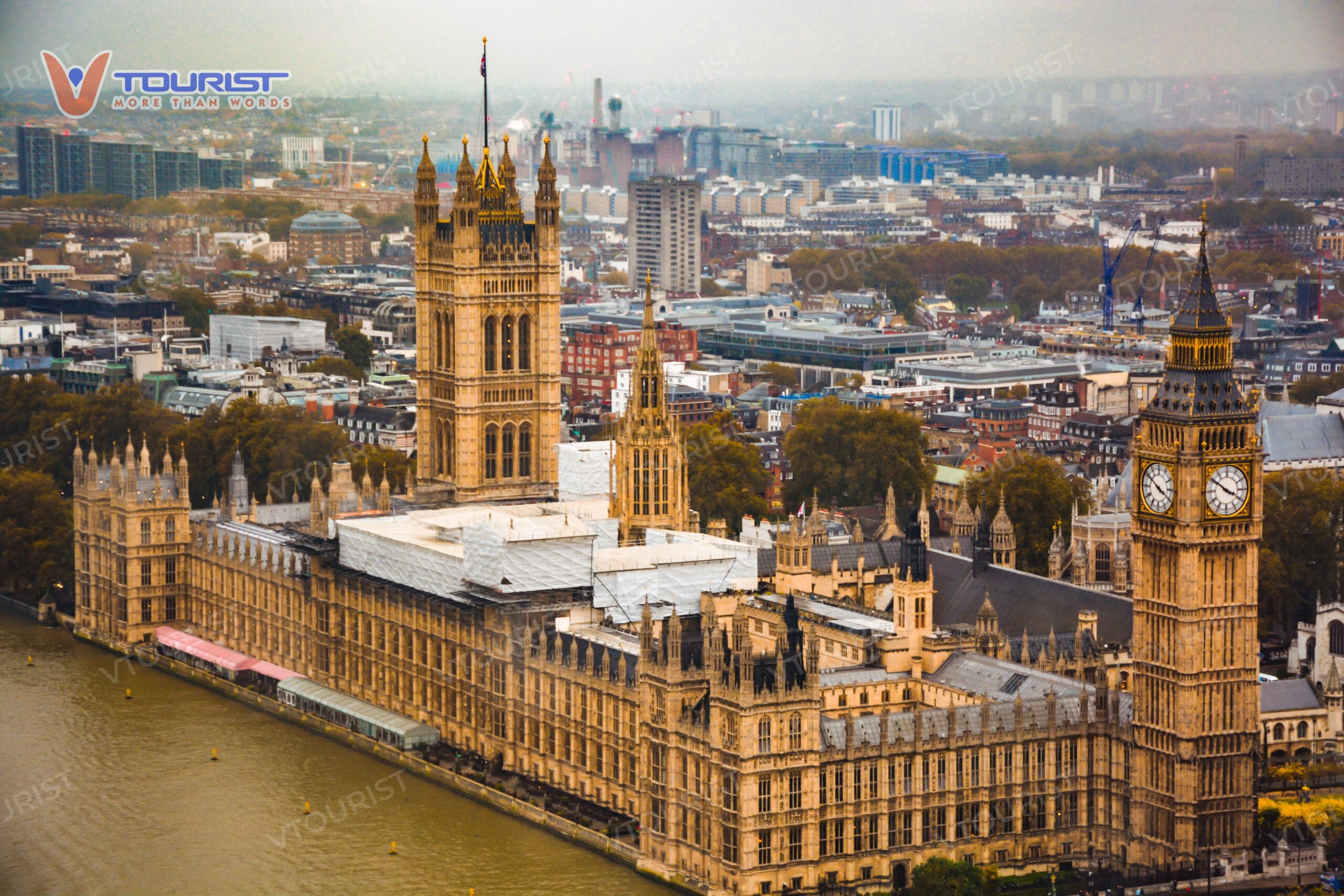 Công trình mang phong cách kiến trúc Gothic hồi sinh đặc trưng