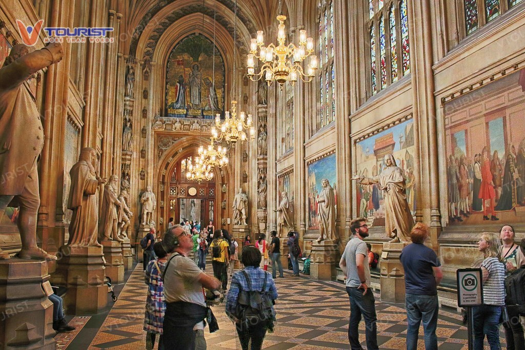 Cung điện Westminster chỉ cho phép khách tham quan một vài khu vực cố định