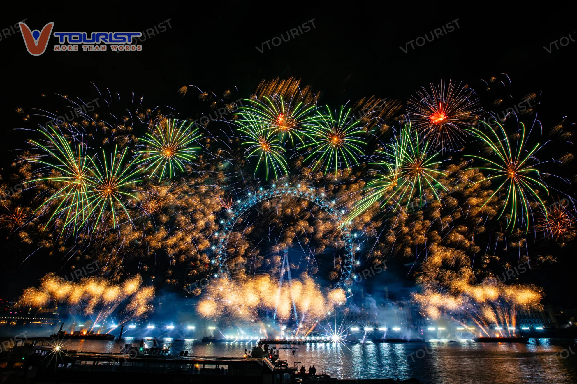 London Eye rực sáng trong màn trình diễn pháo hoa đón năm mới