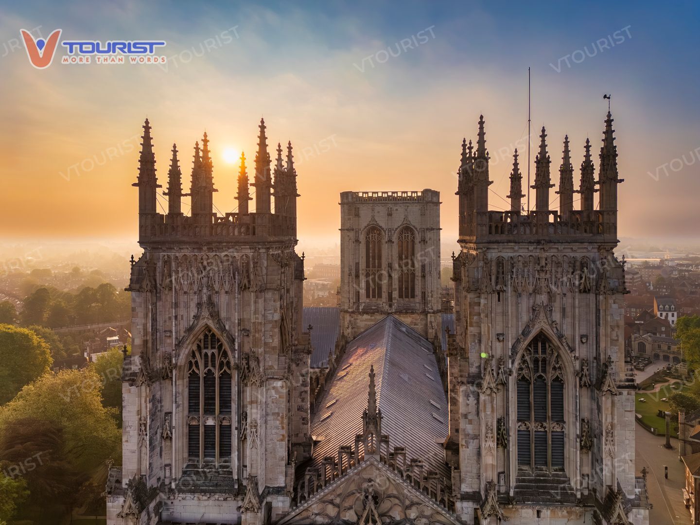 Nhà thờ York Minster yên bình trên buổi chiều hoàng hôn London