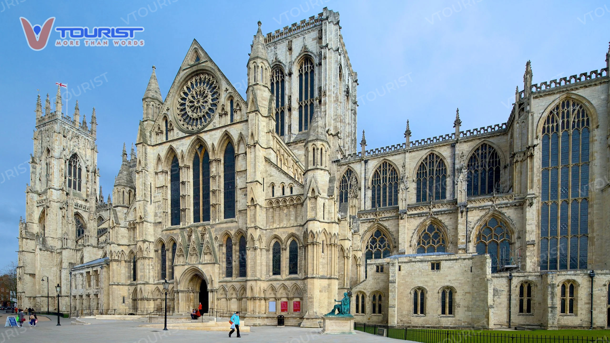 Nhà thờ York Minster không chỉ là một công trình tôn giáo mà còn là một bảo tàng lịch sử nghệ thuật sống động giữa lòng hiện đại