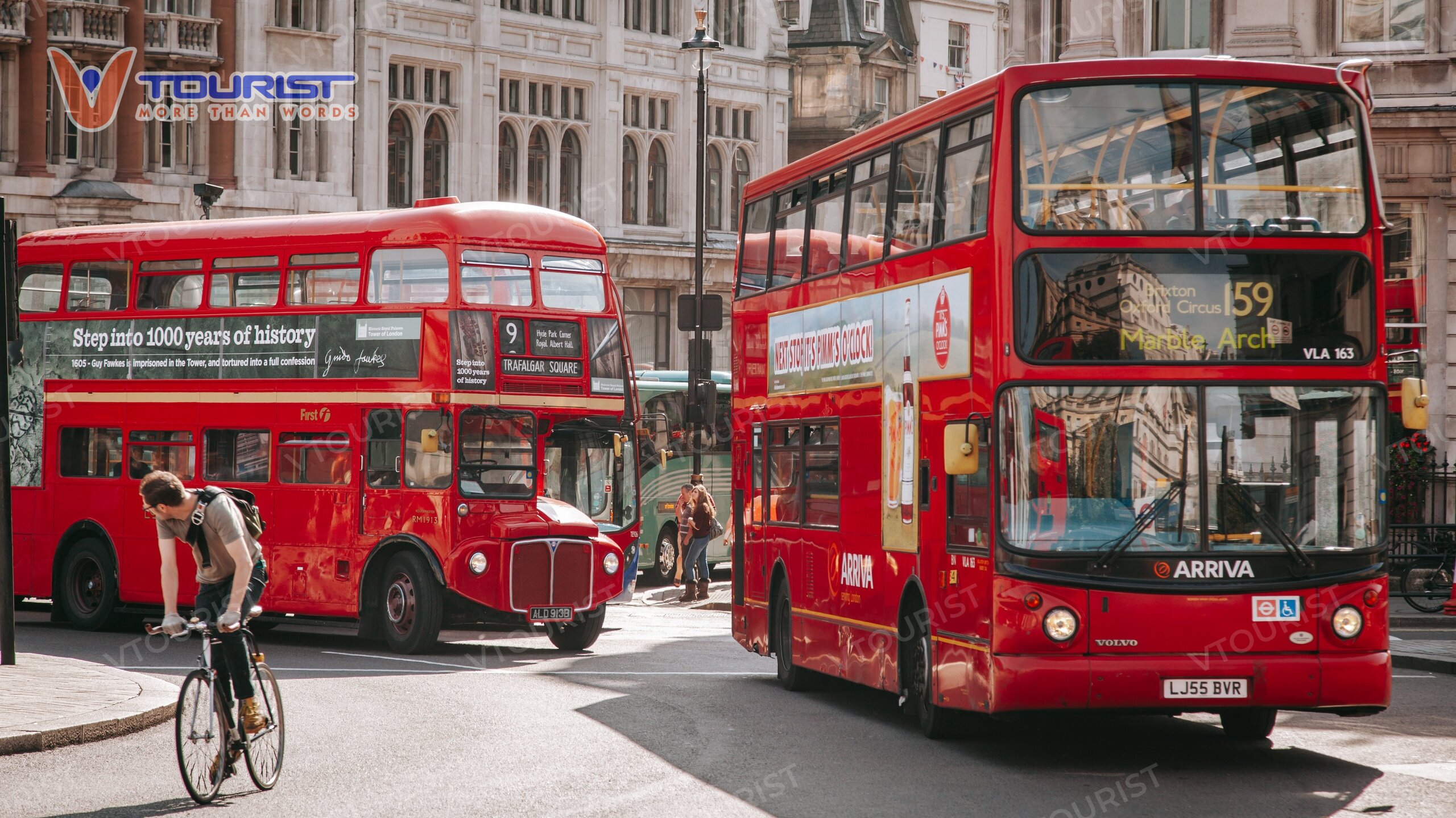 Xe bus du lịch hai tầng có mặt ở khắp các con phố London