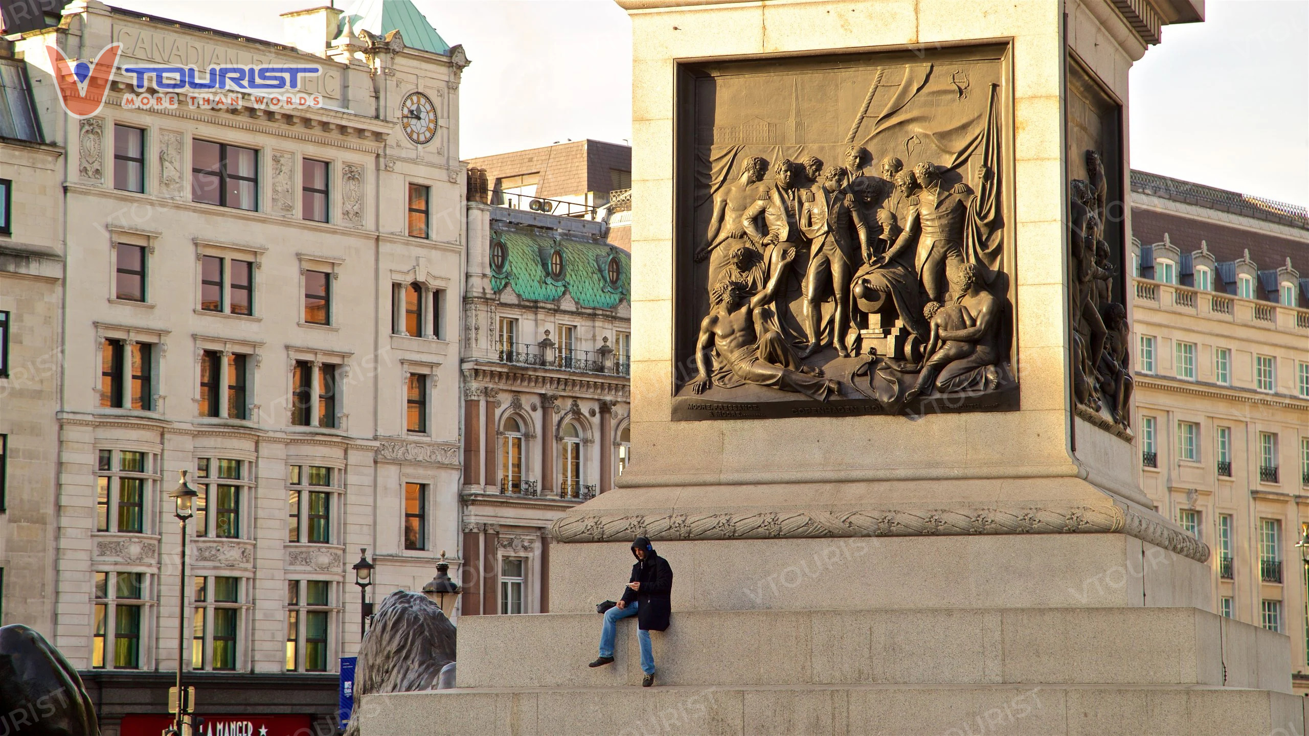 Bốn bức phù điêu đại diện cho 4 trận đánh lịch sử vẻ vang của quân đội Anh