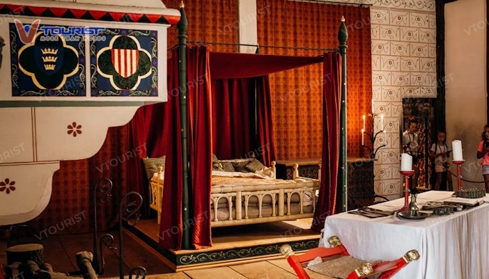 Nội thất sa hoa bên trong pháo đài từng được dùng như một cung điện hoàng gia Anh