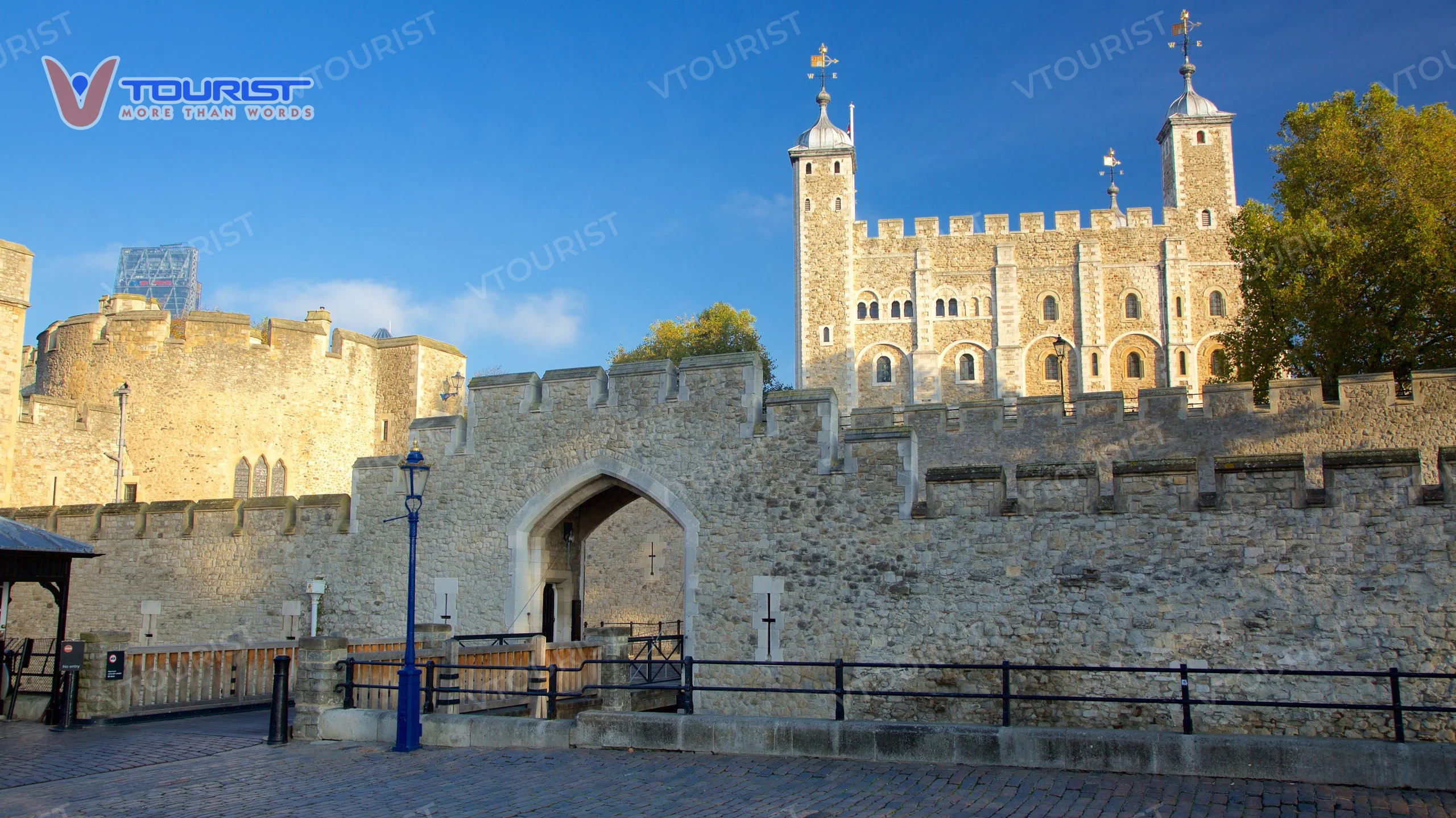 Tower of London từng là pháo đài quân sự khét tiếng của London