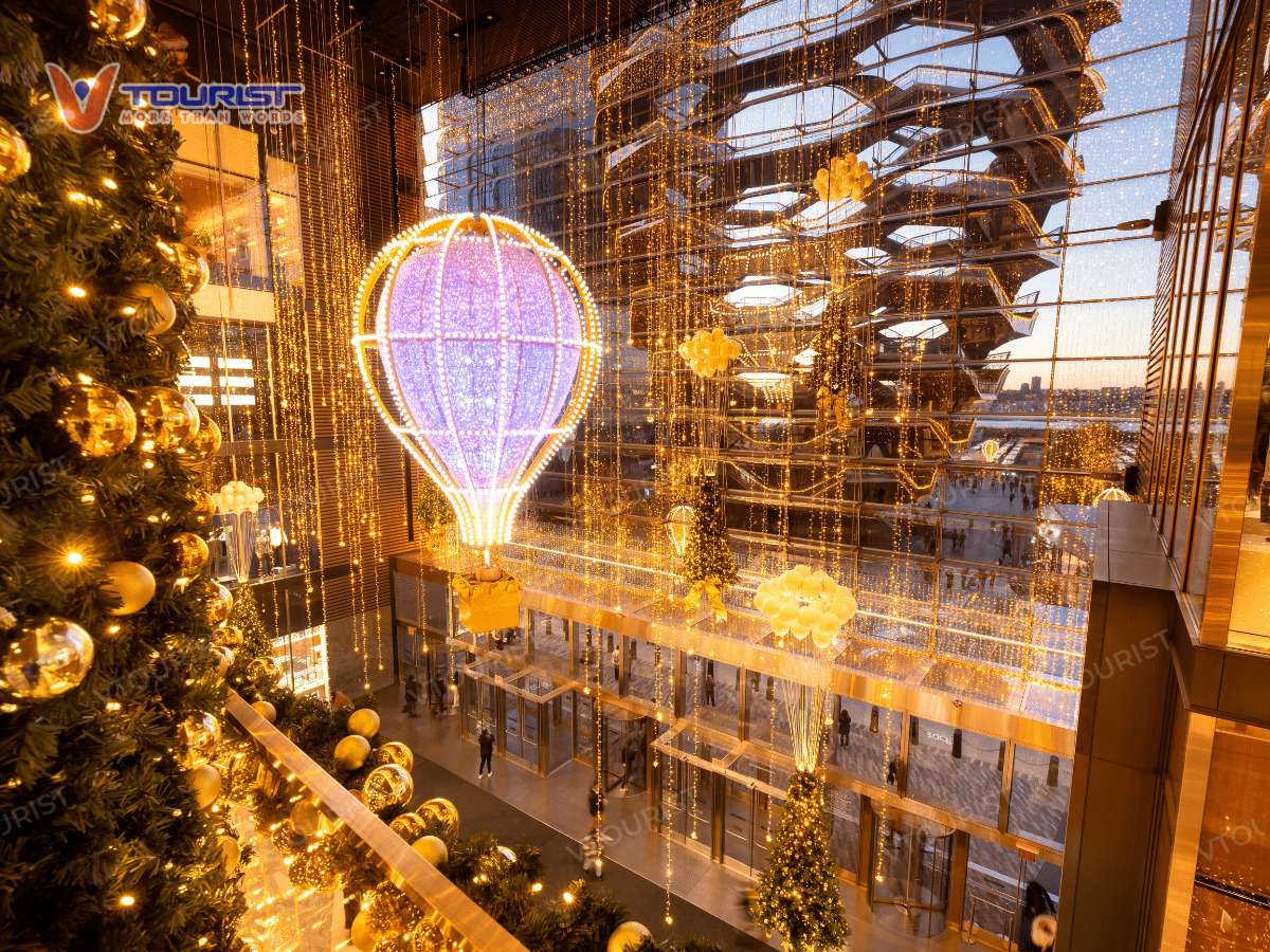 Các trung tâm thương mại New York bắt đầu trang trí Giáng sinh vào những ngày đầu tháng 12