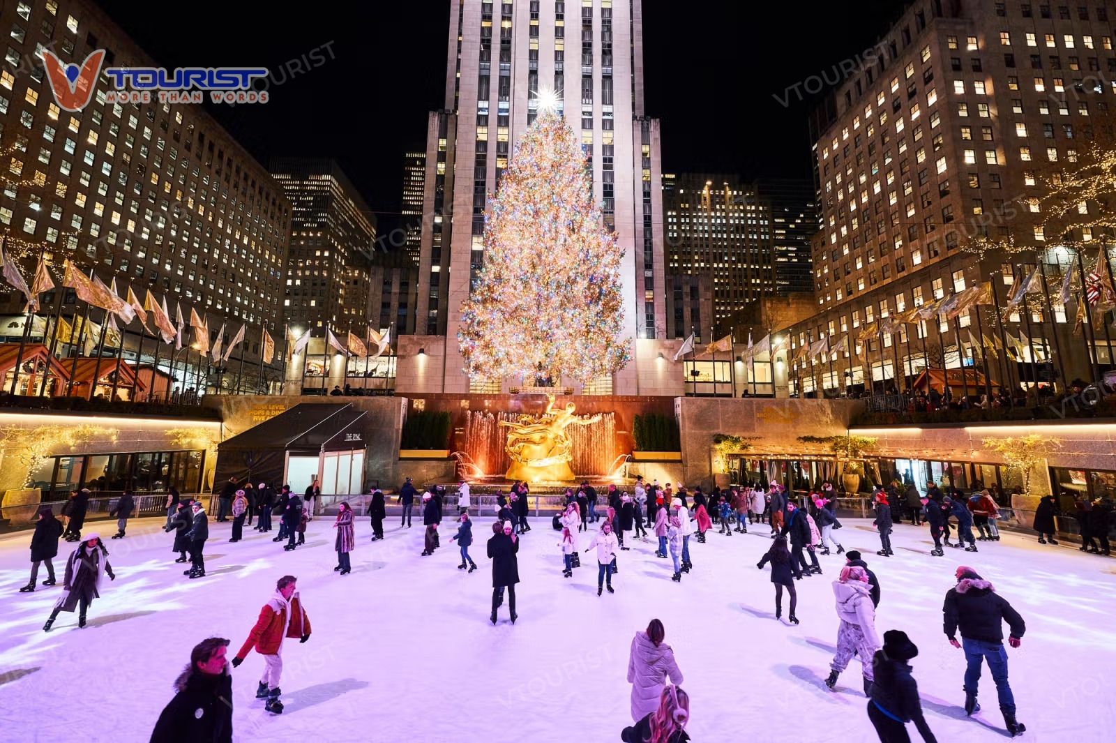 Sân trượt băng nổi tiếng năm ngay tại Rockefeller Center