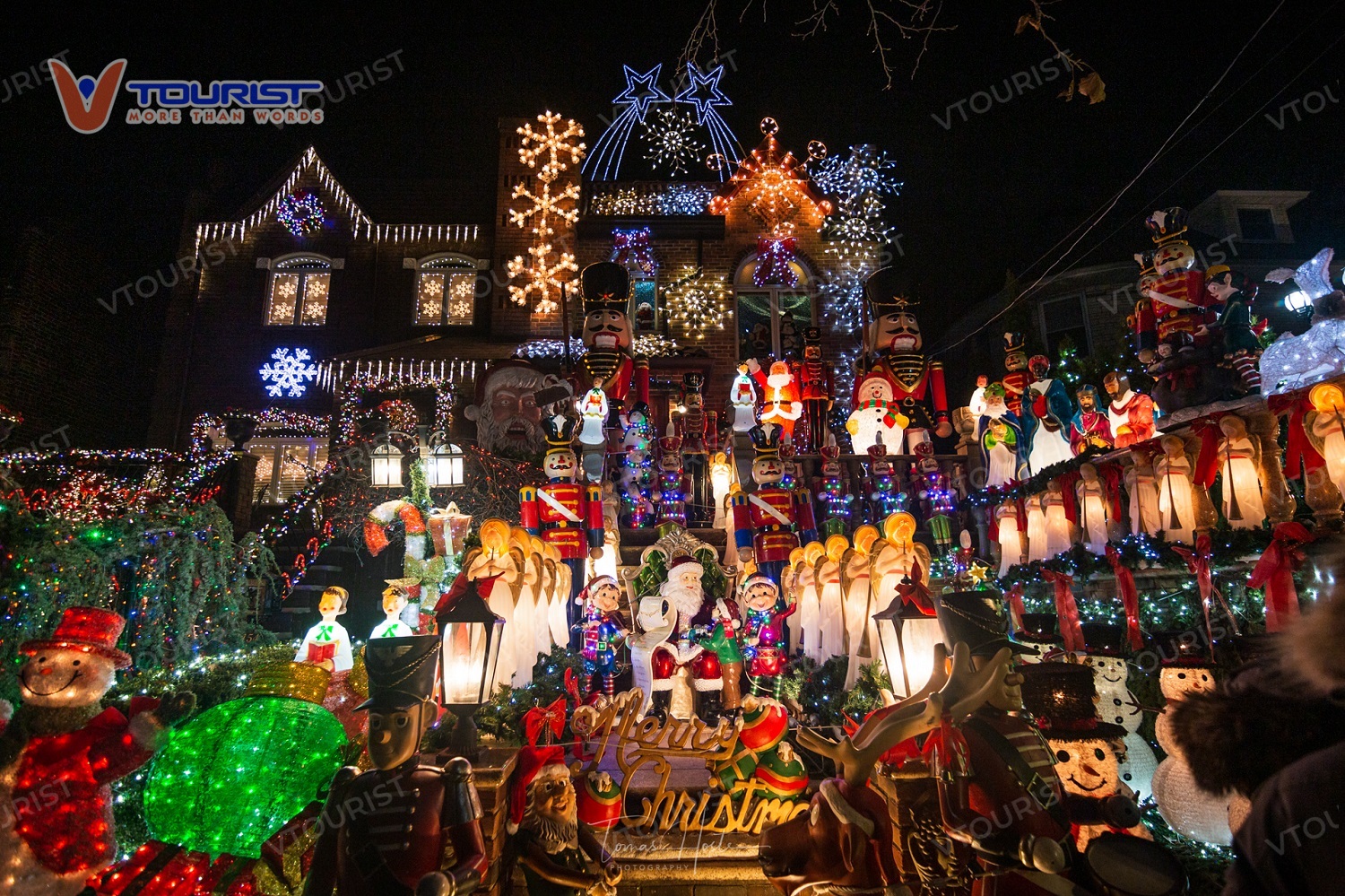 Khu dân cư Dyker Heights nổi tiếng với những ngôi nhà trang trí Giáng sinh hoành tráng