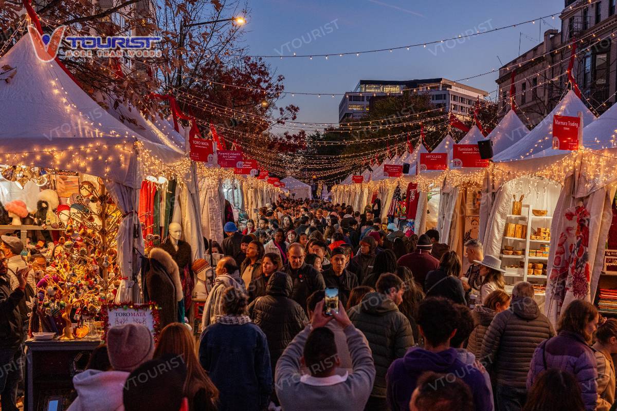 Khu chợ đón hàng ngàn lượt khách mỗi ngày kéo dài suốt 5 tuần tổ chức