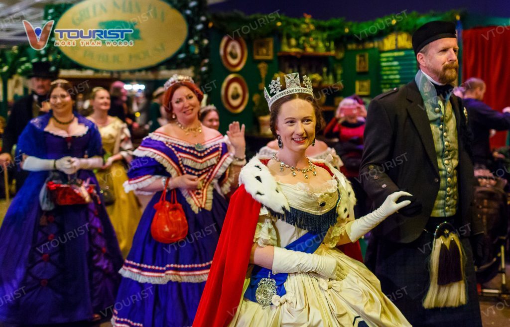 Du khách đến tham quan hoá thân thành những quý tộc Anh cổ