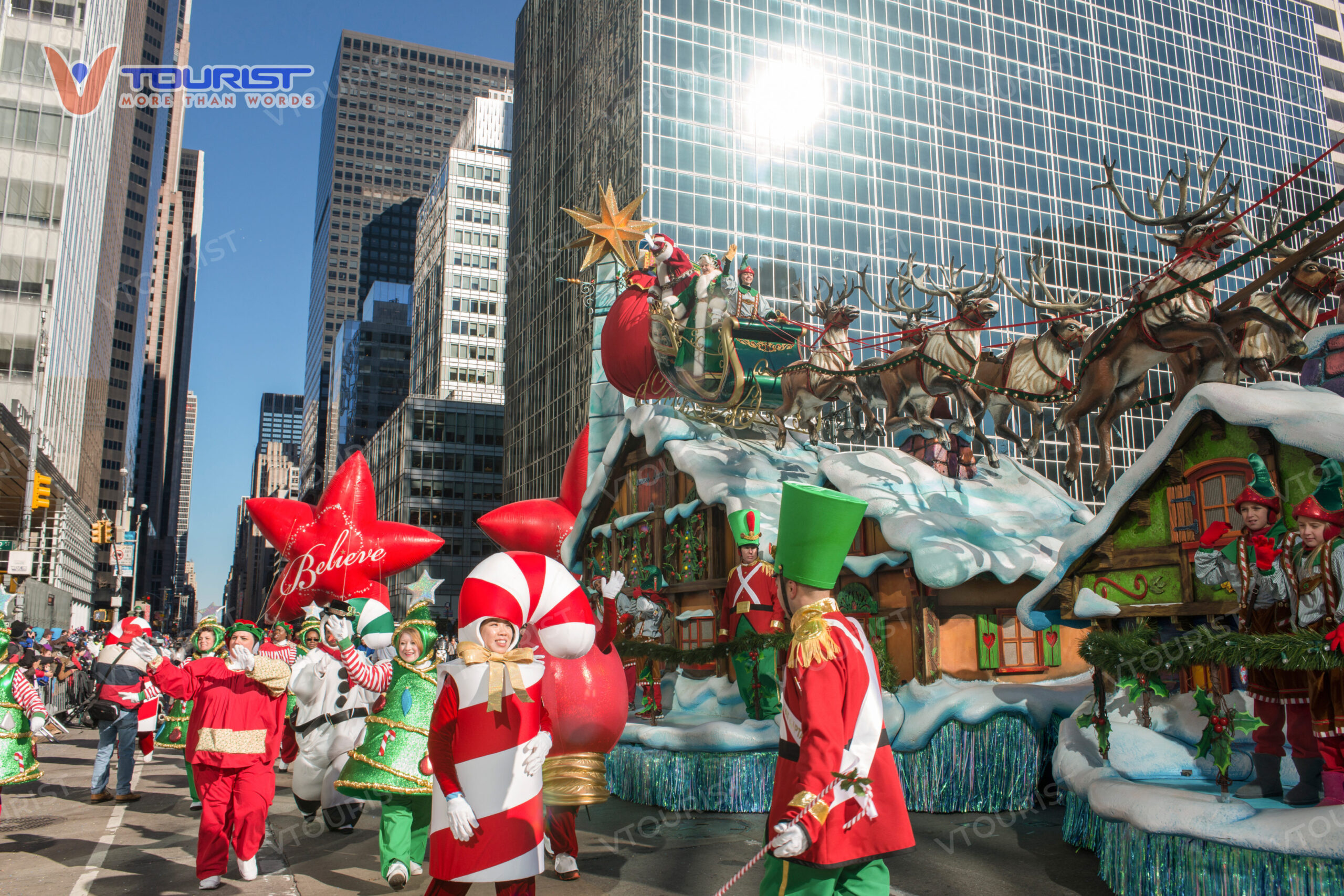 Màn xuất hiện của ông già Noel là phần được yêu thích nhất trong Lễ diễu hành Macy’s Christmas Parade
