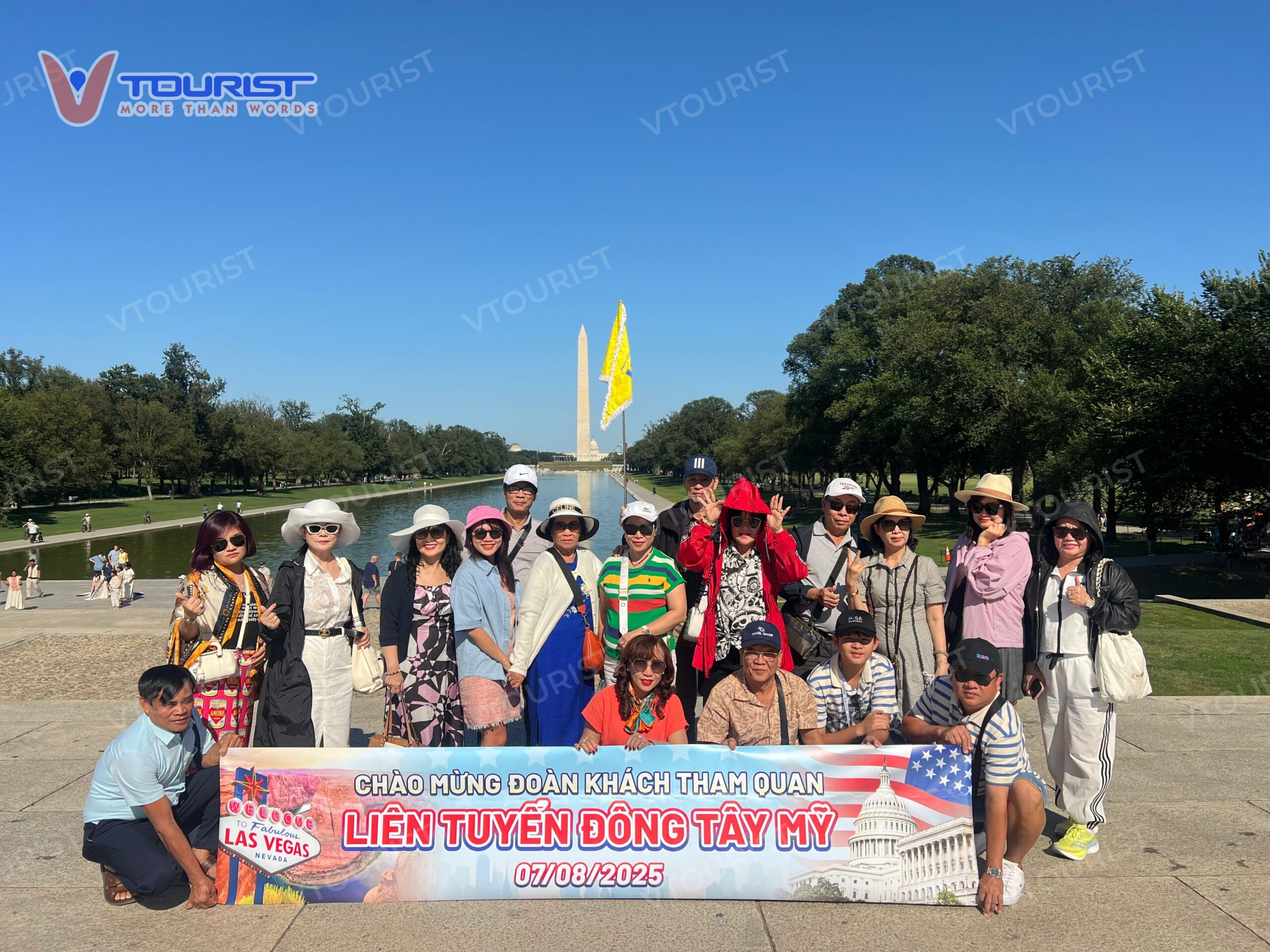 Du khách VTourist trong hành trình tham quan Liên tuyến Đông Tây Mỹ