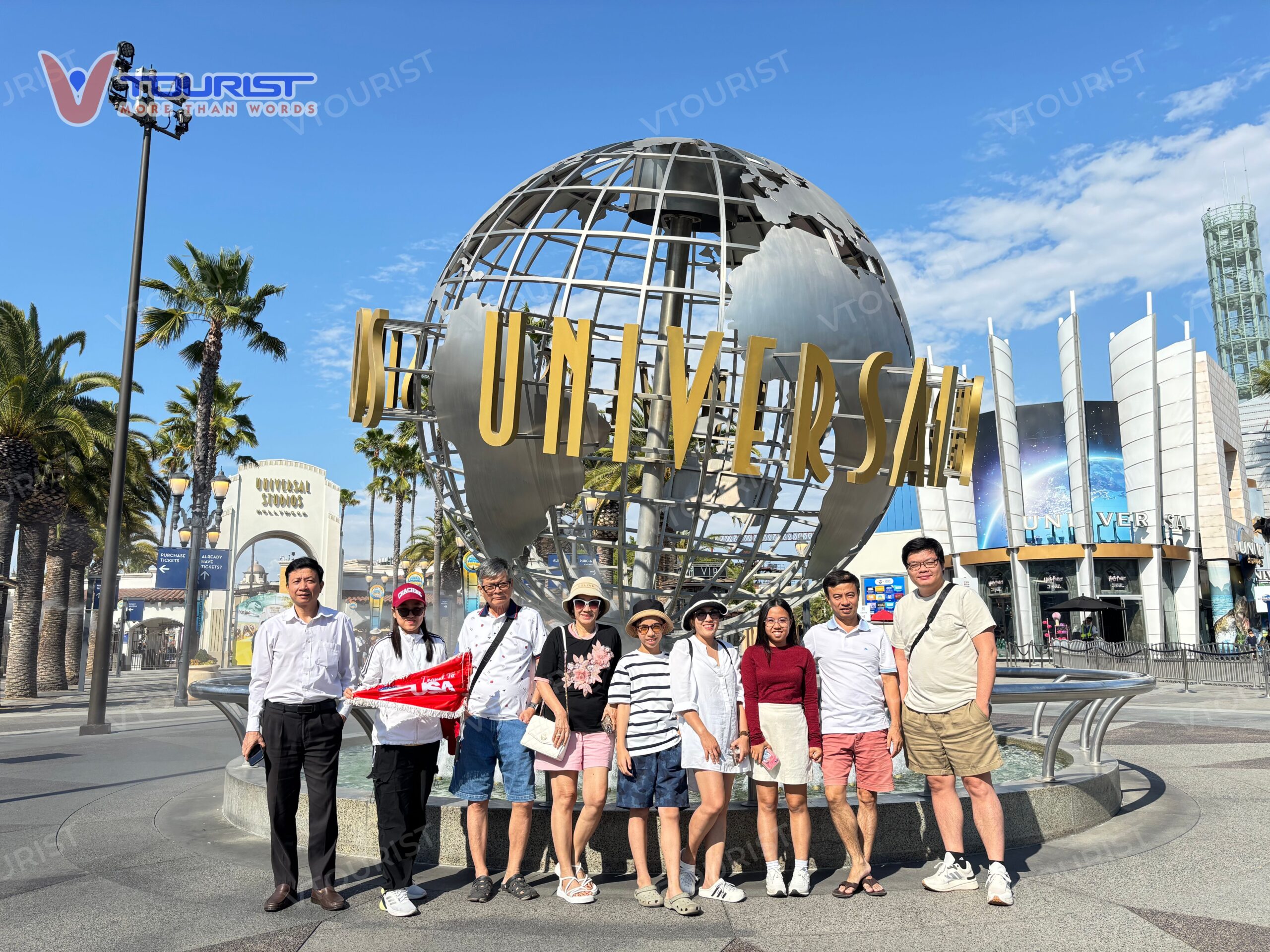 Du khách VTourist tham quan phim trường Universal Studios