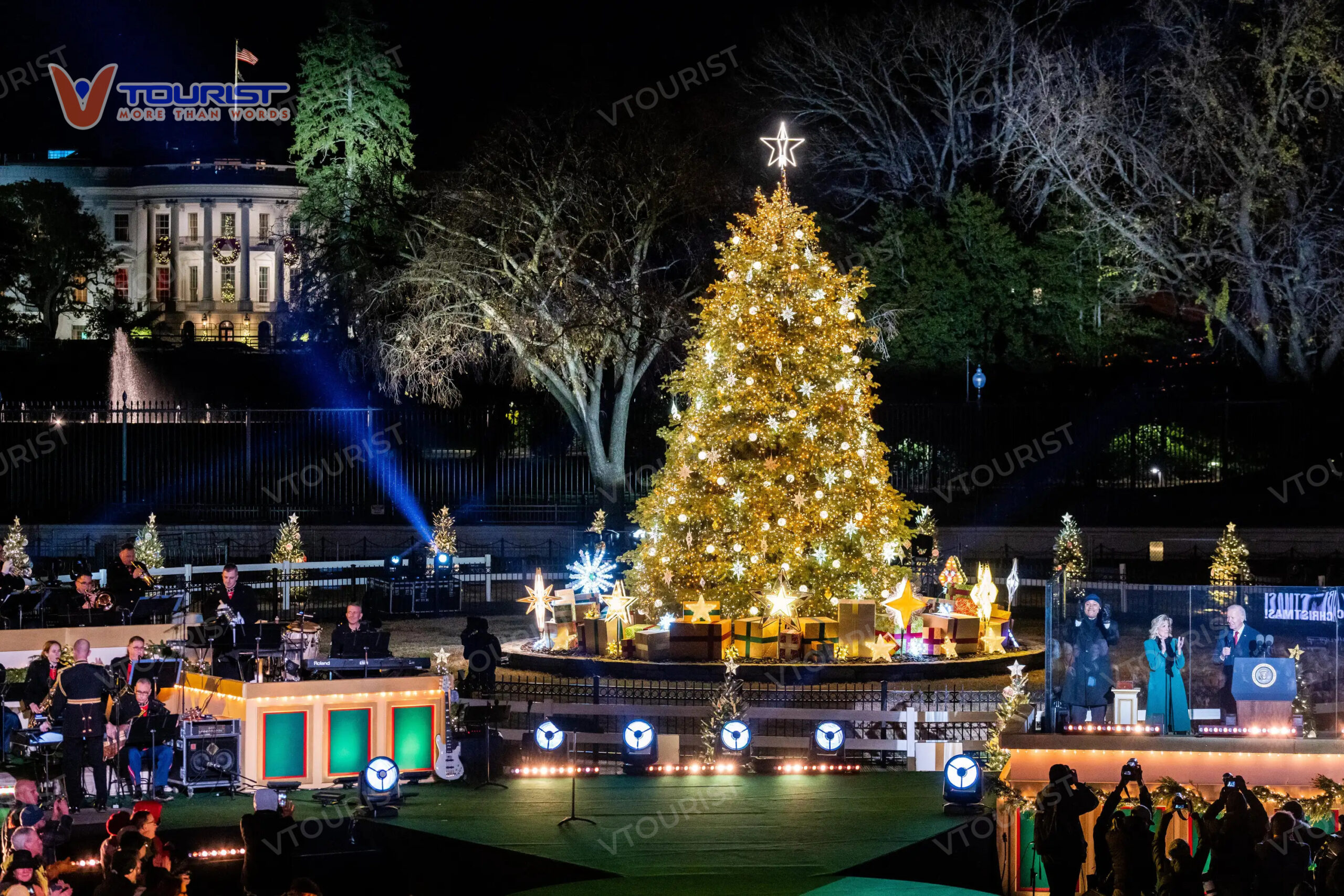 Lễ thắp sáng cây thông “quốc gia” trước cổng Nhà Trắng là truyền thống lâu đời và trang trọng nhất của mùa Giáng Sinh Hoa Kỳ