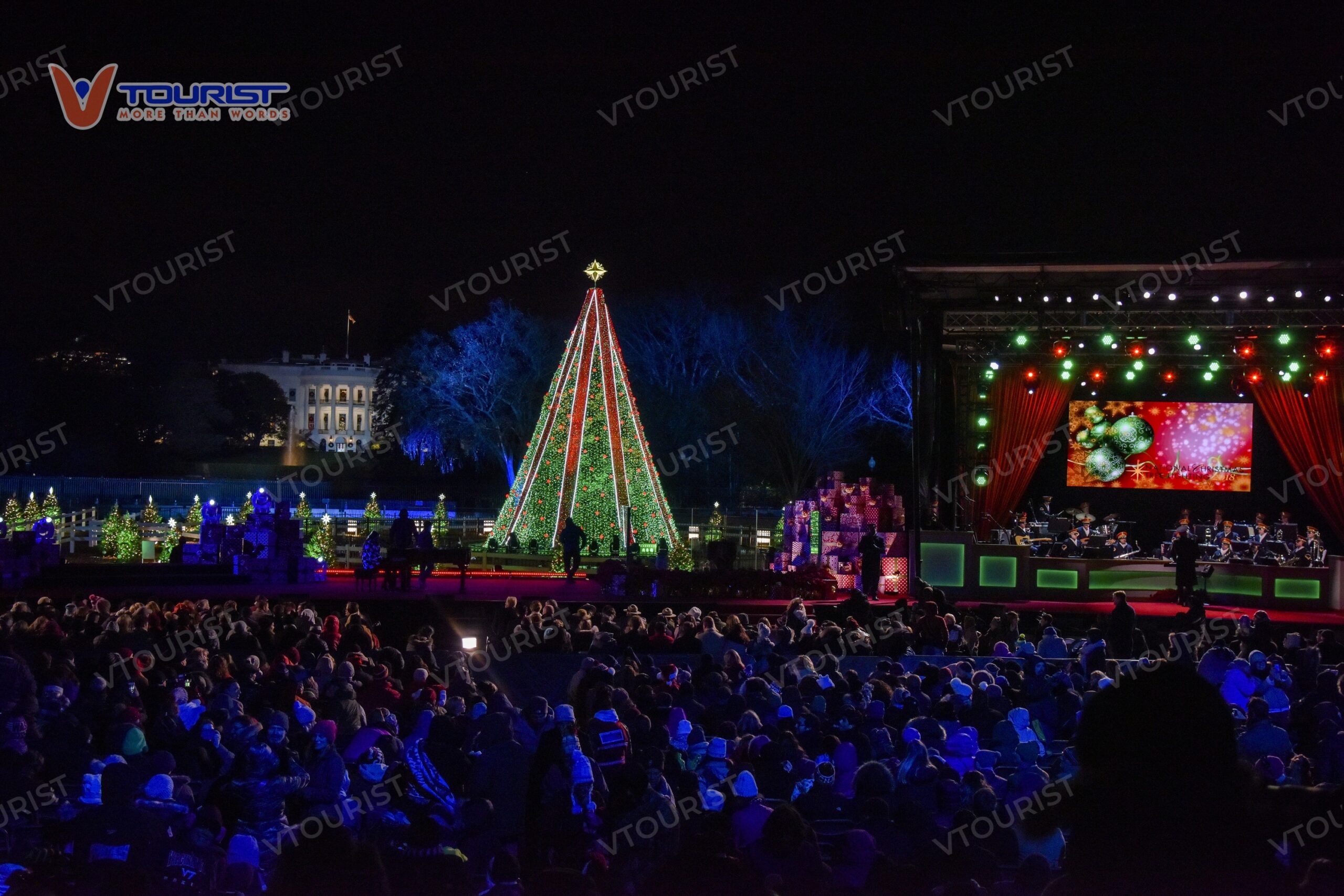 Buổi lễ thắp sáng cây thông “quốc gia” là sự kiện hoành tráng dịp cuối năm được đầu tư quy mô lớn