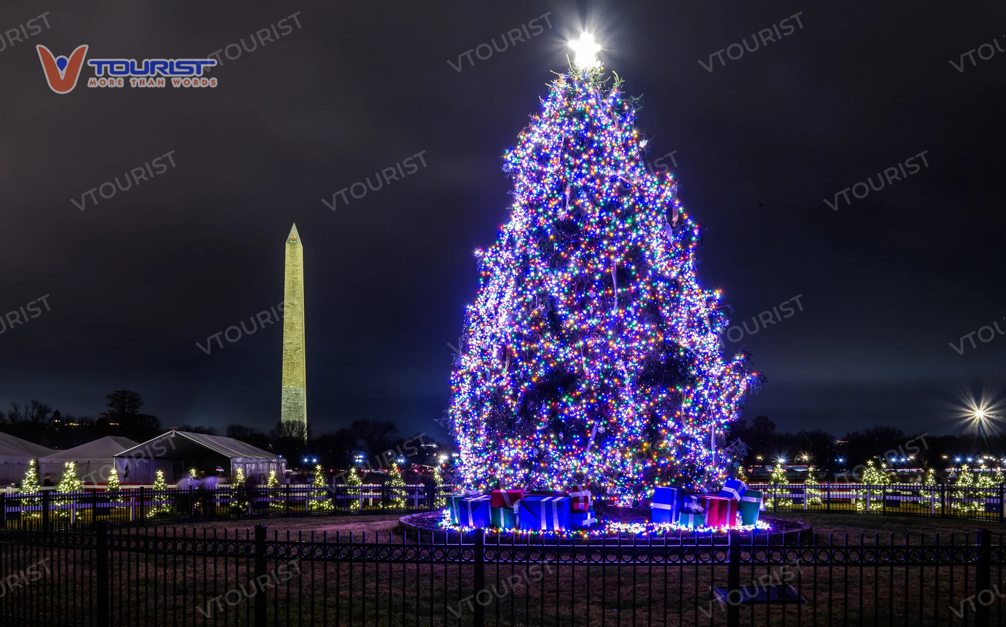 Sự kiện thắp sáng cây thông “quốc gia” trước cổng nhà trắng ra đời vào năm 1923 dưới thời tổng thống Calvin Coolidge