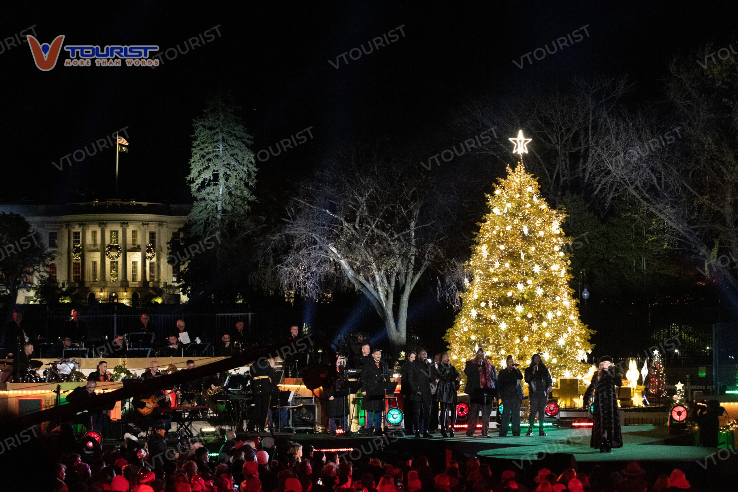 Suốt buổi lễ có sự tham gia của nhiều nghệ sĩ nổi tiếng