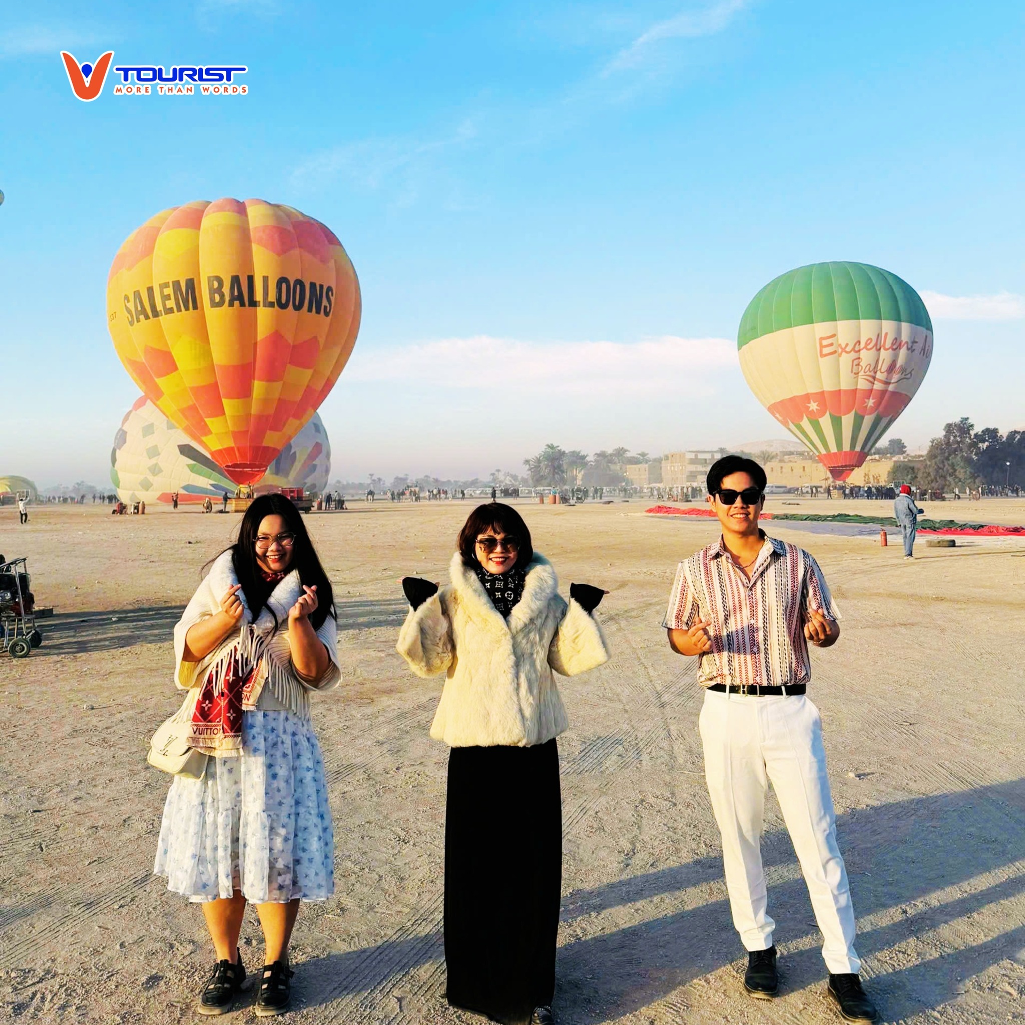 Thời tiết tại Kom Ombo khá nóng du khách nên lựa chọn những bộ trang phục thoải mái, dễ di chuyển