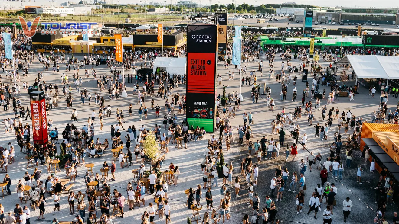 Xung quanh sân vận động tổ chức World Cup tập trung nhiều sự kiện giải trí, lễ hội âm nhạc hấp dẫn