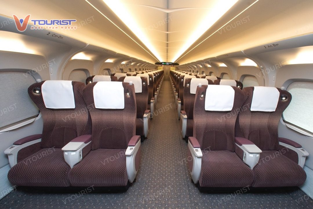 Phí tàu đêm áp dụng cho những hành trình kéo dài qua đêm được hiểu là chi phí vận hành tàu bổ sung