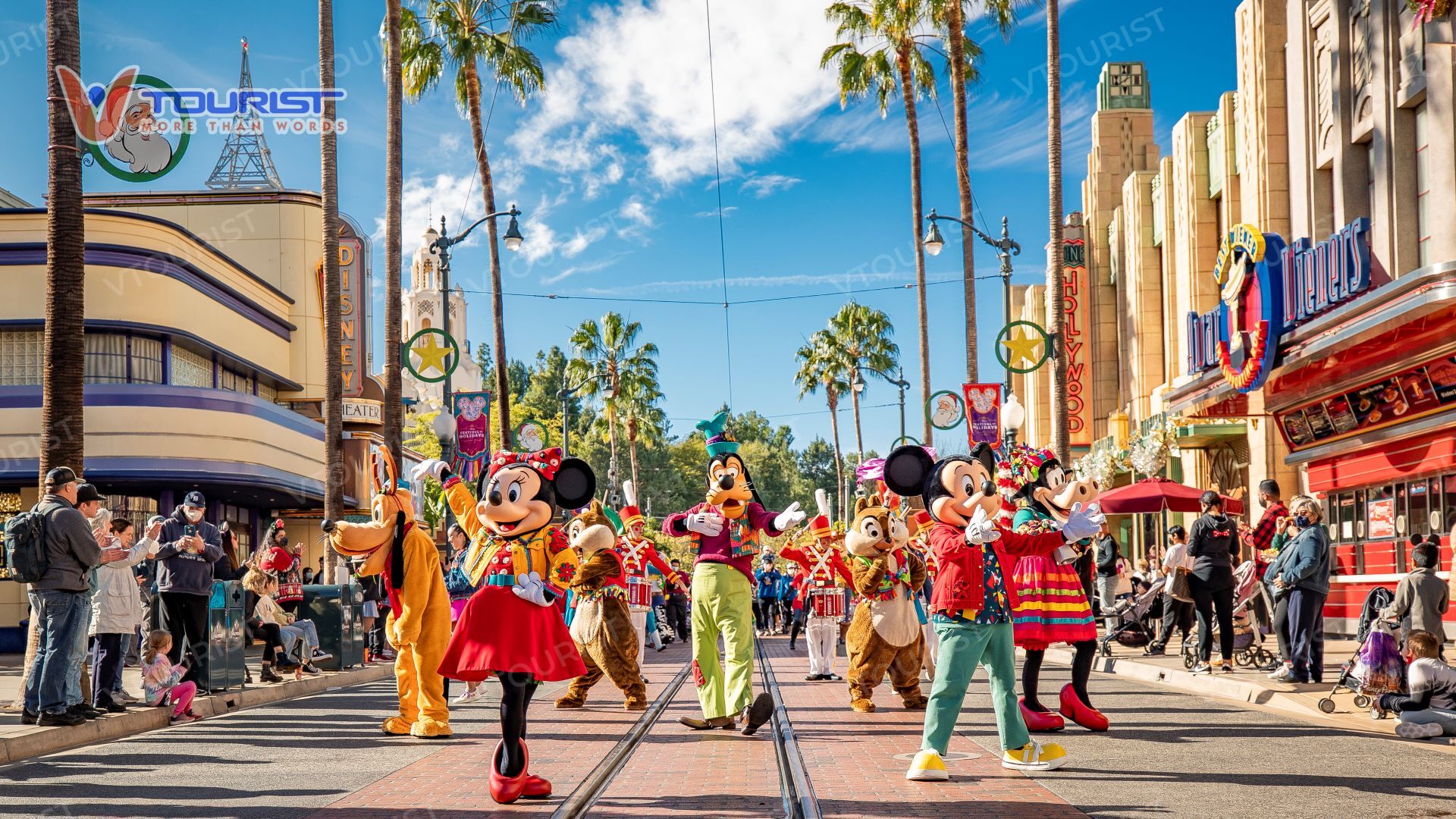 Là công viên Disneyland đầu tiên mở ra kỷ nguyên cho hệ thống Disneyland toàn cầu