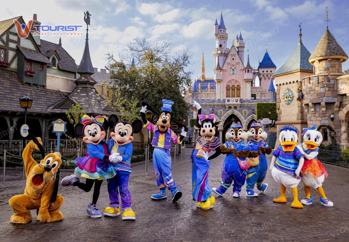 Du lịch Disneyland khám phá thể giới cổ tích trong mơ cùng VTourist
